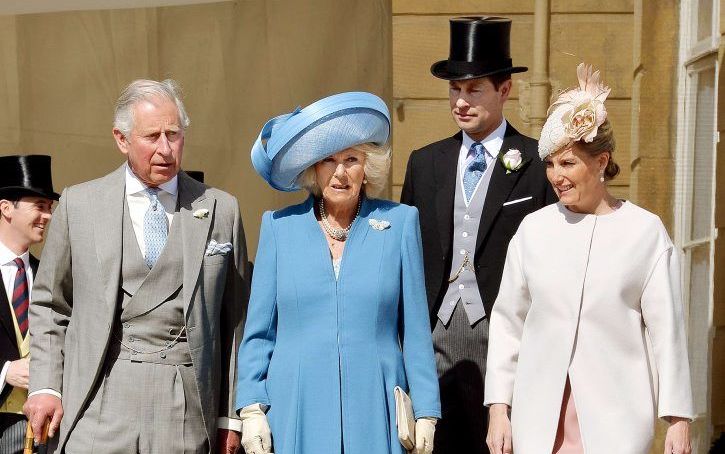 De Britse prins Charles (L) en zijn vrouw Camilla. beeld AFP