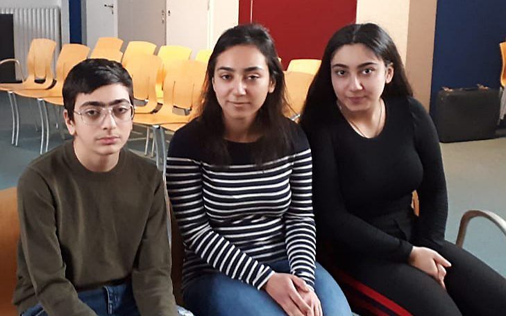 De drie kinderen van het Armeense gezin Tamrazyan, dat nu in Den Haag verblijft. beeld Derk Stegeman