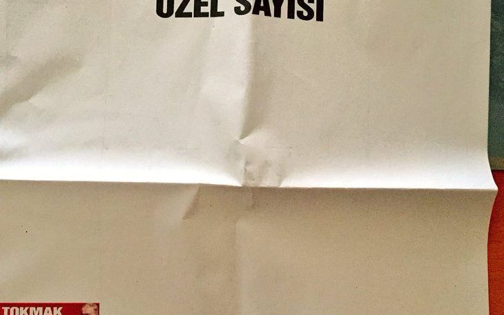 Lege pagina's in de Turkse krant Sözcü. beeld Twitter