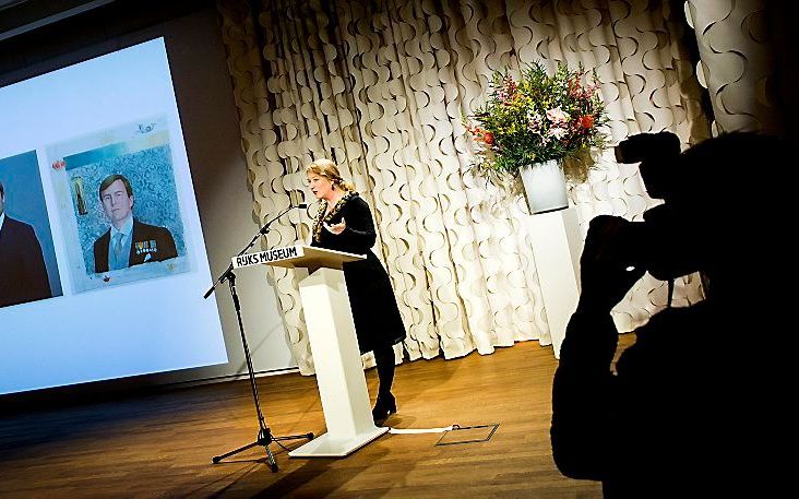 Wilma Suto, curator moderne en hedendaagse kunst Stedelijk Museum Schiedam, geeft een toelichting op de drie gekozen schetsen. Foto ANP