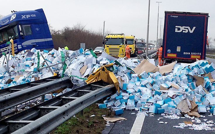 Vorig jaar verloor een vrachtwagen een lading zeep op de A2 bij Eindhoven. beeld ANP