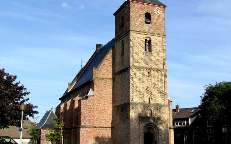 Van de Maartenskerk, de hervormde kerk van Etten, werden deze week koperen regenbuizen gestolen. Foto Ziko van Dijk, Wikimedia