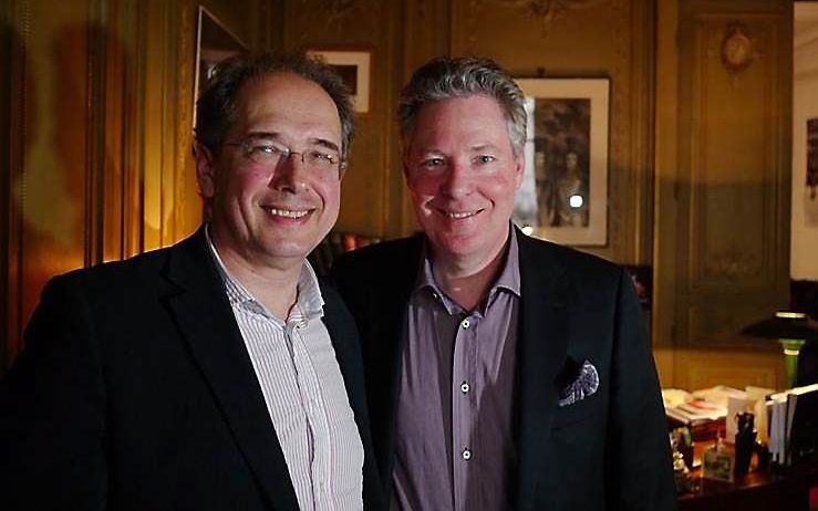 De Russische dirigent Dmitri Liss (l.) en Stefan Rosu, intendant van de philharmonie zuidnederland. Beeld Gideon Levy