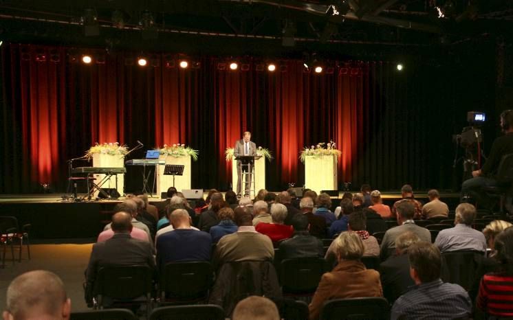 DRACHTEN. In de Bethelkerk in Drachten werd woensdagavond een gebedsavond gehouden WeAreN, een beweging van ongeveer dertig organisaties, waaronder Open Doors, die aandacht willen vragen voor de situatie van christenen in Syrië en Irak. beeld Open Doors