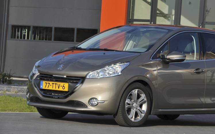 Een bescheiden formaat en originele vindingen in de vormgeving maken van de nieuwe Peugeot 208 een chique verschijning. Foto Tony Vos