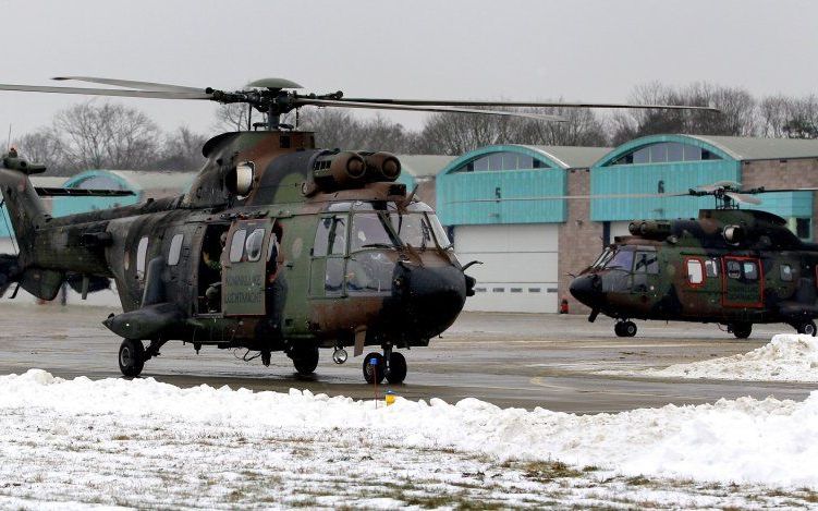 De Nederlandse regering stelde zaterdag drie Cougarhelikopters ter beschikking voor de bestrijding van de bosbranden. Voordat ze in Israël aankwamen, konden ze echter alweer terug. Foto EPA