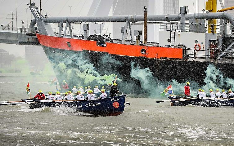 Mariniers begonnen zaterdag in Rotterdam aan hun roeitocht. beeld ANP