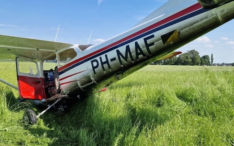 Het neergestorte MAF-vliegtuig in Nunspeet. beeld opleindgscentrum MAF