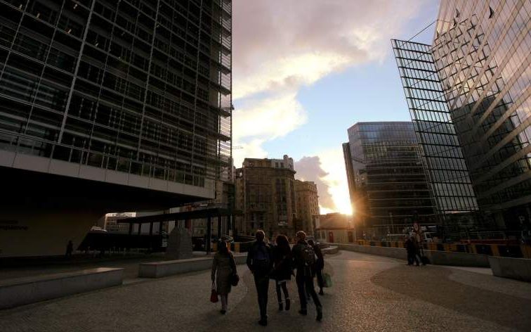 Europese ministers op weg naar het gebouw van de Europese Commissie. Foto EPA