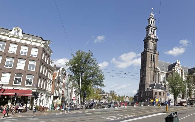 Na de zomervakantie gaat een grootscheepse renovatie van de Amsterdamse Westerkerk van start. Bouwvakkers zullen de voegen opnieuw metselen, het stucwerk vervangen en alles opnieuw schilderen. Beeld RD, Anton Dommerholt