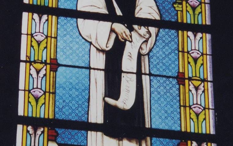 Glasraam van Willem van Saint-Thierry in de kerk van Saint-Michel te Signy l’Abbaye beeld boek Godsliefde
