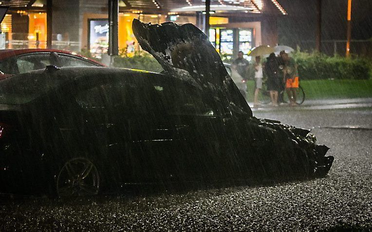 Extreem weer zal in de toekomst voor meer schades zorgen, verwacht DNB. Foto: schade door een windhoos en hevige hagel in Noord-Brabant, zomer 2016. beeld ANP, Rob Engelaar