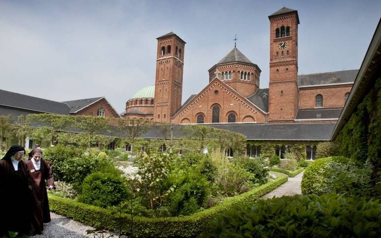 ZEVENKERKEN – De huidige abdij van het Belgische Zevenkerken werd in 1898 opgericht om monniken uit te zenden naar Brazilië. Tot op de dag van vandaag leven er ongeveer 25 monniken in de benedictijnenabdij Sint-Andries. Zij vullen hun dagen met meditatie,