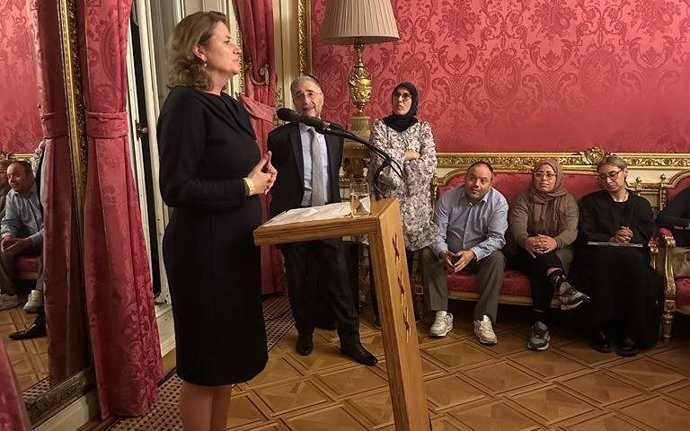 Nederlandse joden en moslims gingen woensdagavond in Amsterdam in gesprek over de situatie in Israël. beeld L.B. van de Kamp