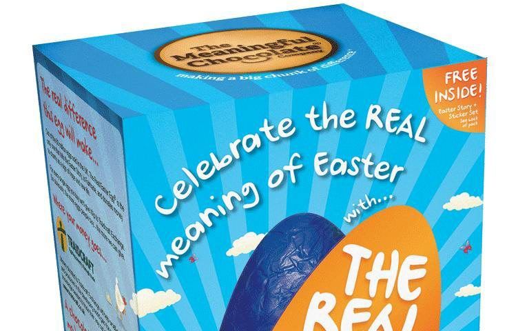 Op de verpakking van de chocoladeeitjes van Real Easter Egg staat de betekenis van Pasen. De eitjes worden nu ook verkocht in reguliere supermarkten. Beeld RD