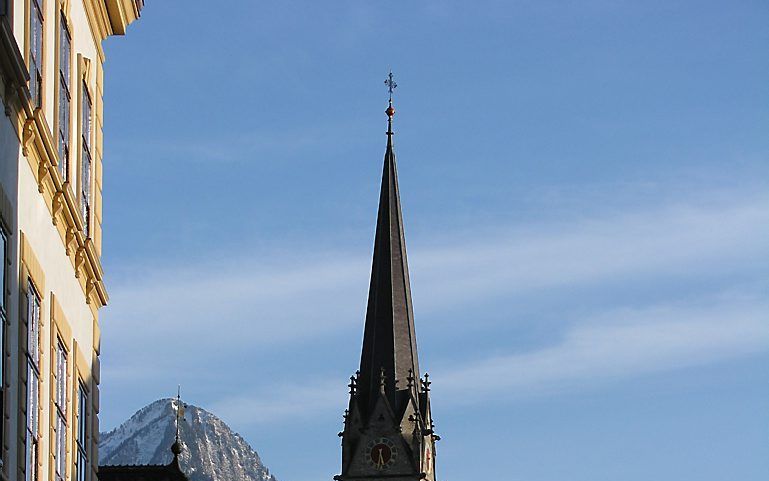 De rooms-katholieke kathedraal van St. Florin in Vaduz, de hoofdstad van Liechtenstein. In het ministaatje verliest de Rooms-Katholieke Kerk hoogstwaarschijnlijk haar bevoorrechte positie. Foto Dimelina, Wikimedia