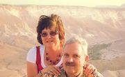 Albert en Esther Knoester beheren een inloophuis in Dimona, een stad in de Negevwoestijn. Ze krijgen steun van de Hersteld Hervormde Kerk. beeld RD