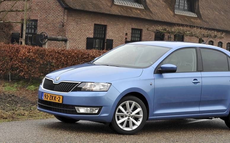 Tijdloos en niet bepaald opvallend gaat de nieuwe Skoda Rapid door het leven. Zijn ruimte en scherpe prijs vormen dé aankoopargumenten. Foto Tony Vos