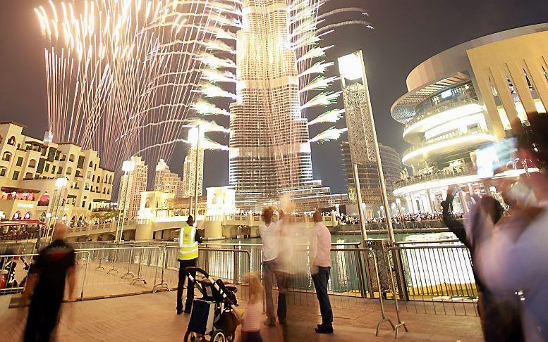 Vuurwerk bij de Burj Khalifa, het hoogste gebouw ter wereld, in Dubai. beeld EPA