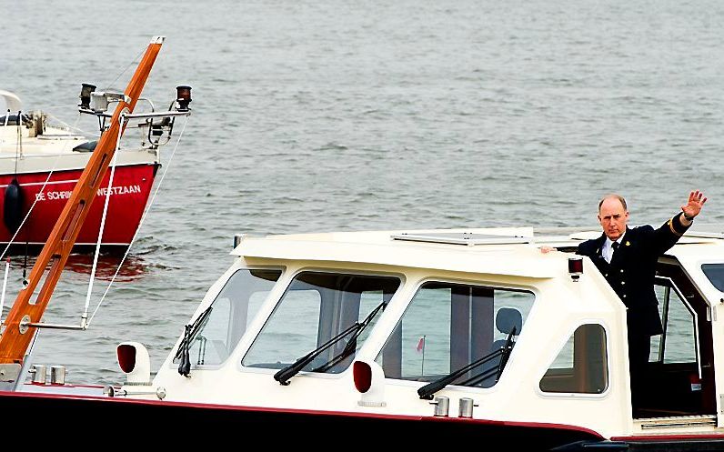 Schipper Jan de Jong aan boord van de MS Havenbeheer. Foto ANP