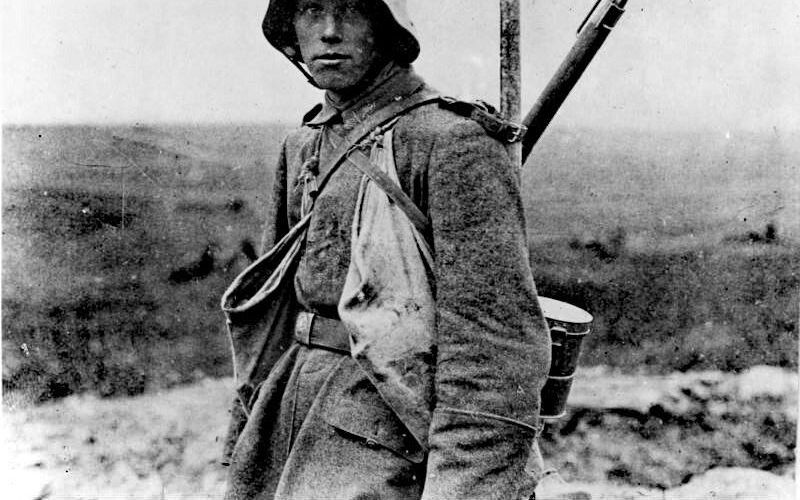 Duitse infanterist aan de Somme in 1916.  beeld Wikimedia