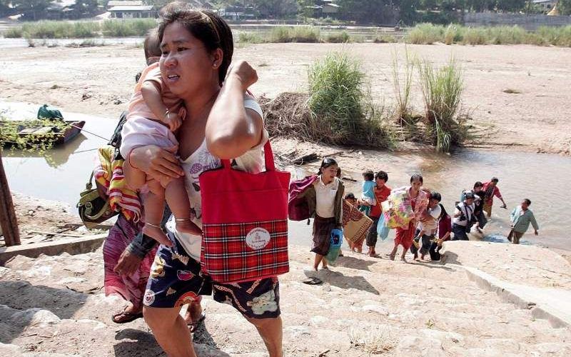 Karen vluchten naar Thailand. Foto EPA