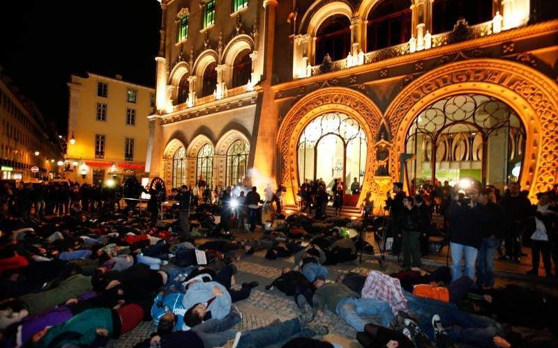 Ondanks strengere grenscontroles in Portugal zijn er heel veel demonstranten het land binnengekomen om te protesteren bij de NAVO-top. Foto EPA