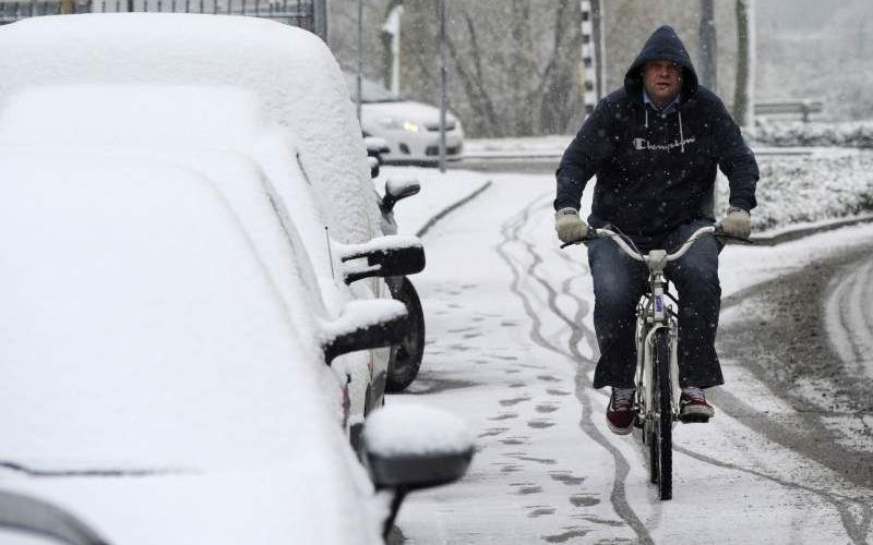 In delen van het zuiden en westen van het land is zaterdagochtend sneeuw gevallen. Foto ANP