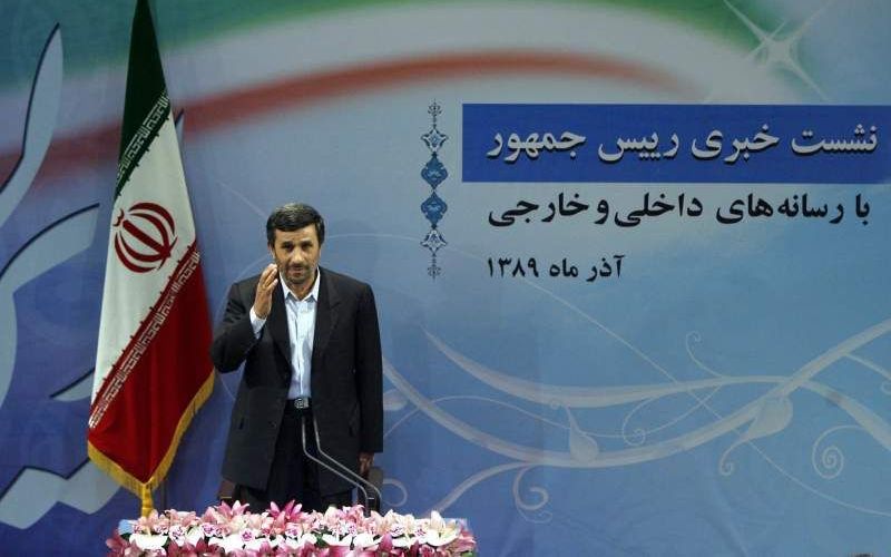 Ahmadinejad tijdens zijn persconferentie over Wikileaks. Foto EPA