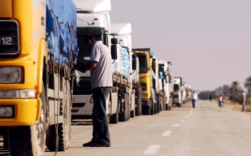 Trucks voor de grens met de Gazastrook. Foto EPA