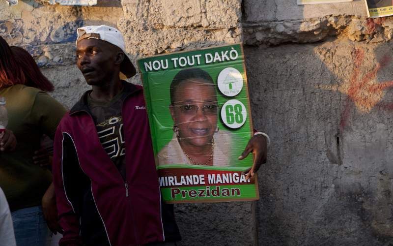 Poster van presidentskandidate Manigat. Foto EPA