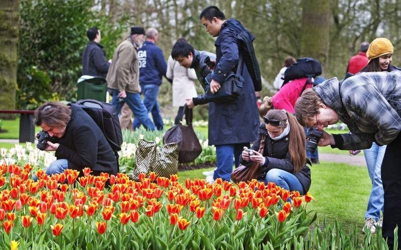 De gemeenteraad van Lisse heeft gisteravond met elf tegen zeven stemmen besloten het aantal koopzondagen uit te breiden van zes naar twaalf. Foto ANP