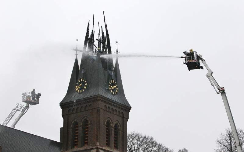 Brand in de rooms-katholieke kerk in Wijhe, afgelopen zaterdag. Foto ANP