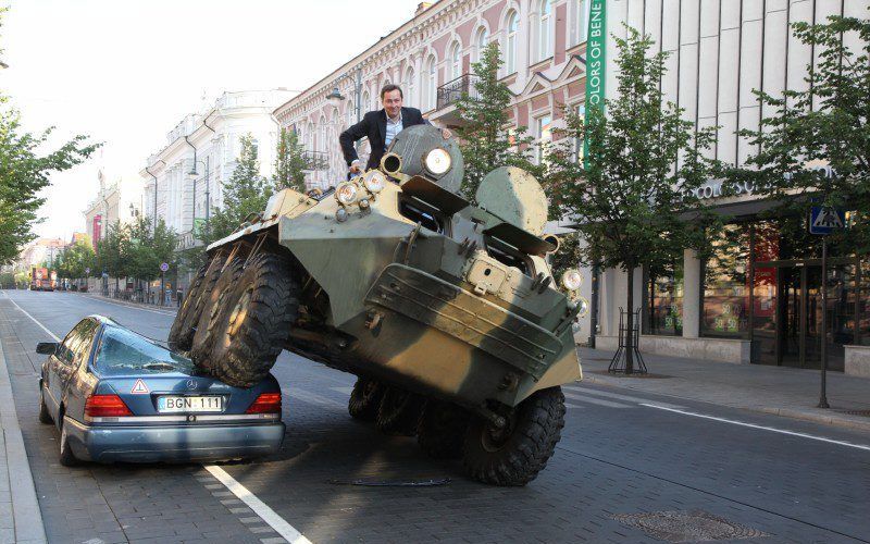 De Ig Nobelprijs voor de vrede ging dit jaar naar de burgemeester van de Litouwse hoofdstad Vilnius voor zijn creatieve aanpak van hardleerse foutparkeerders. Foto Balticreview