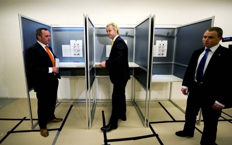 Wilders in het stembureau. Foto ANP