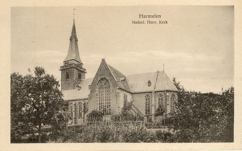 De hervormde kerk te Harmelen op een oude ansichtkaart. Foto Reliwiki, JvN