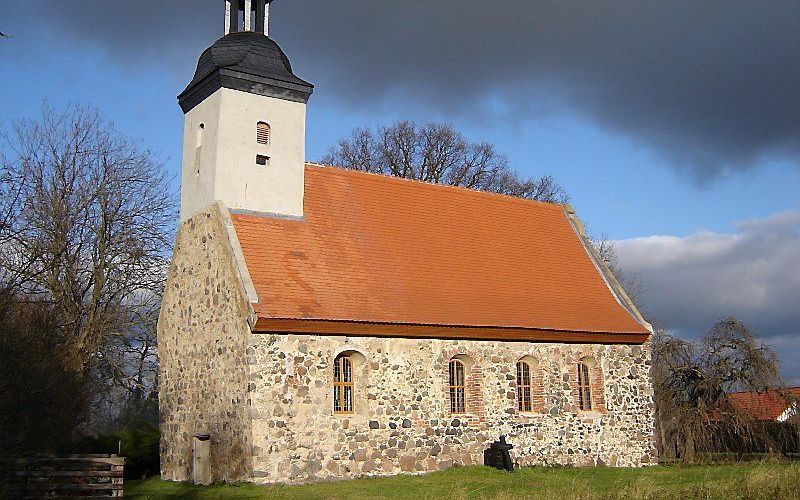 De Duitse liberale partij FDP wil in Saksen de kerkbelasting en het christelijk godsdienstonderwijs afschaffen. Foto: een kerkgebouw in Saksen. Foto Muggmag, Wikimedia