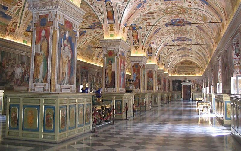 De Apostolische Bibliotheek van het Vaticaan (foto) laat 3000 manuscripten digitaliseren. Beeld Wikimedia