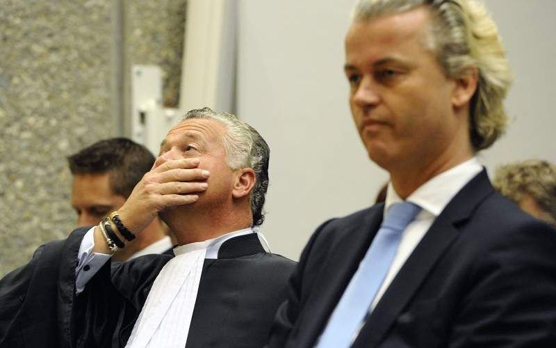 Wilders (r.) en zijn advocaat Moszkowicz. Foto ANP