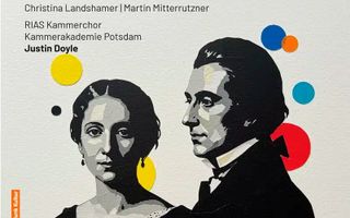 Een man en een vrouw staan in zwart-wit getekend op een grijze achtergrond.  