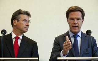 Verhagen (CDA) en Rutte (VVD) tijdens persconferentie over mislukte Catshuisonderhandelingen. Foto ANP