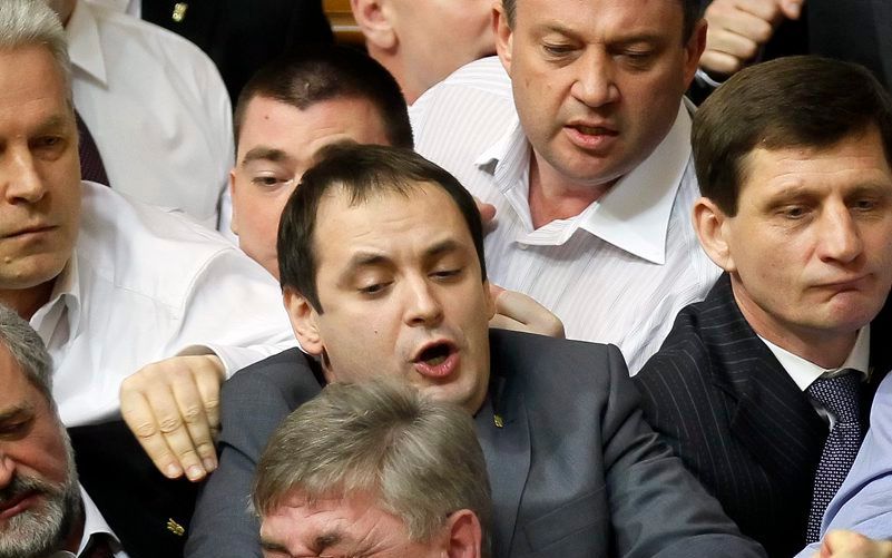 Flinke vechtpartij in Oekraïens parlement. Foto EPA