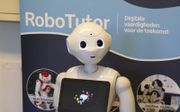 Pepper is een robot die grote bedrijven gebruiken om bezoekers te verwelkomen. beeld RD, Anton Dommerholt