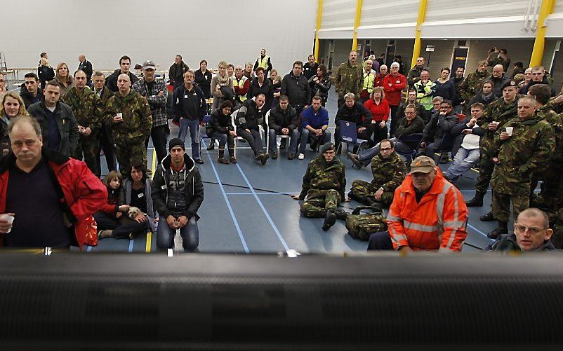 Evacués en militairen.  Foto ANP