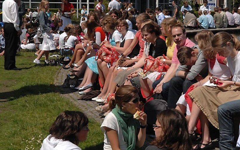 Jongeren tijdens de jongerendag van de JBGG in 2009 in Den Haag.