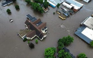 Luchtfoto van de Netherlands Reformed Congregation in Rock Valley (Iowa, Verenigde Staten), na een overstroming eind juni. De kerk heeft geen relatie met het nieuwsbericht. beeld Chris van Beek