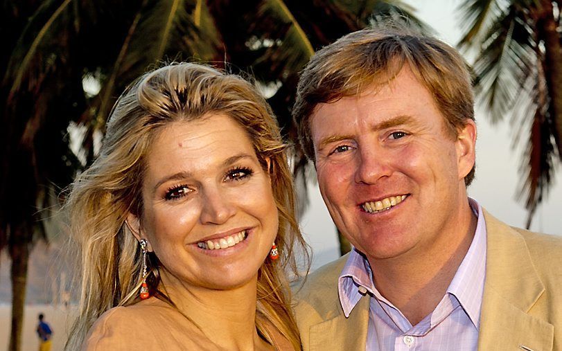 Prins Willem-Alexander en prinses Máxima vrijdagavond op het strand van Copacabana in Rio de Janeiro. Foto ANP