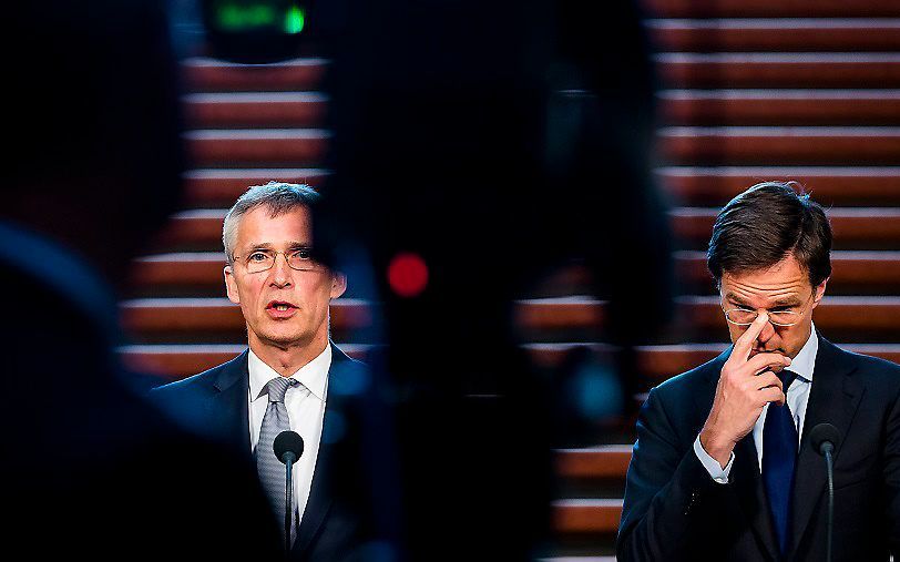 Secretaris-generaal van de NAVO Jens Stoltenberg (L) en Minister-president Mark Rutte (R). beeld ANP