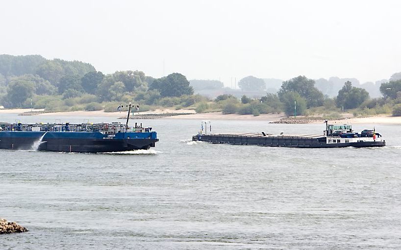 De Rijn bij Lobith bereikt vrijdag een stand van 14.45 meter boven NAP. Daarna zakt het waterpeil in de grote rivieren weer.  Foto ANP