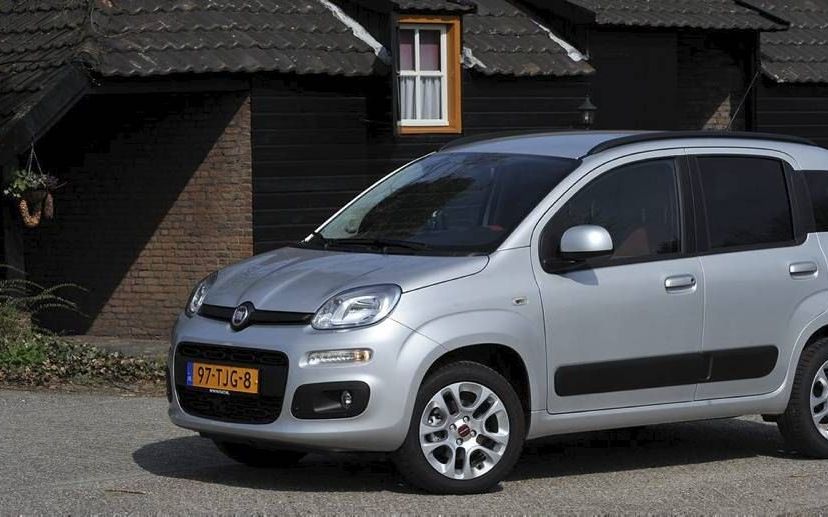 De derde generatie Fiat Panda is ruim 11 centimeter in lengte en bijna 5 centimeter in breedte gegroeid, maar oogt herkenbaar. Foto Tony Vos